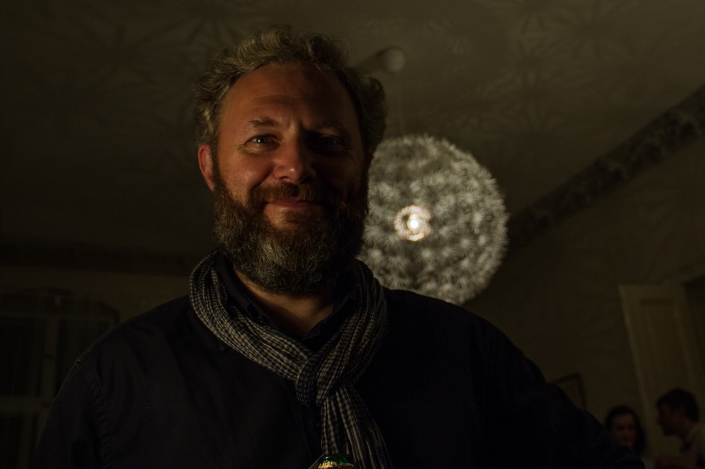 Jørgen - Selbstporträt mit Bierflasche